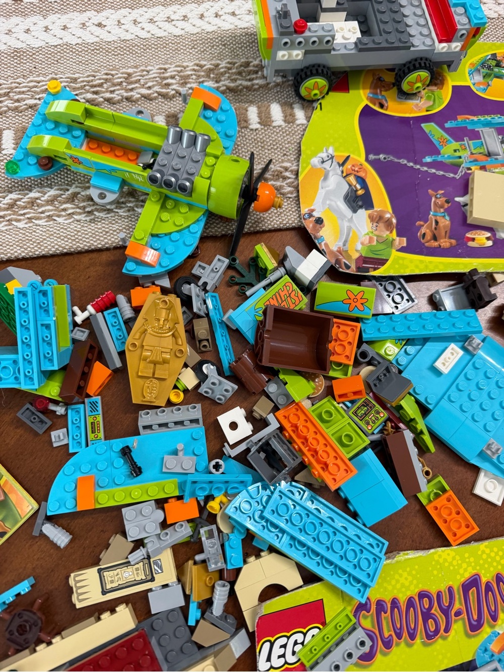 LEGO Scooby-Doo Building Pieces in Blue, Green & Orange